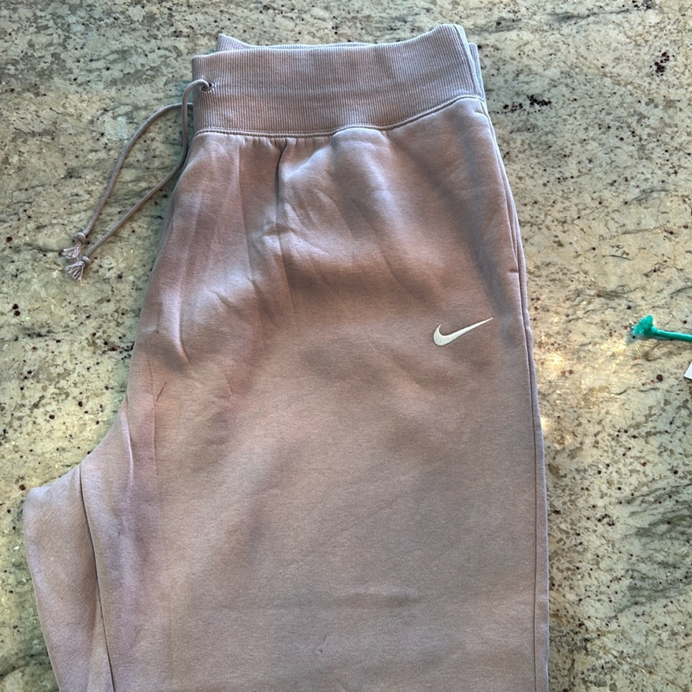Women’s Nike fleece high rise sweatpants